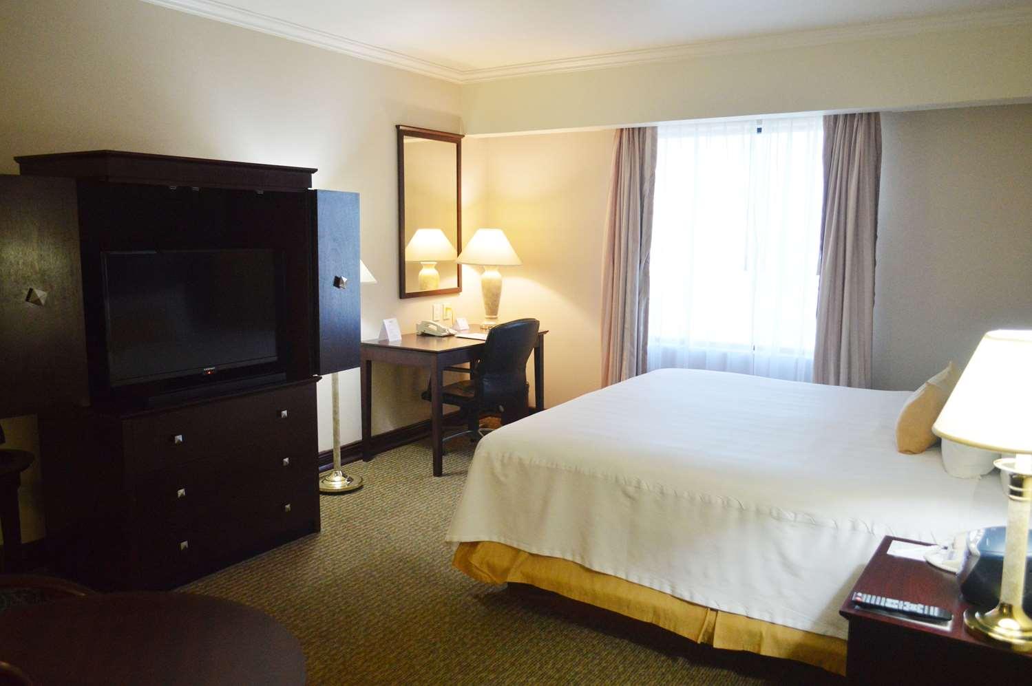 Best Western Plus Nuevo Laredo Inn & Suites エクステリア 写真