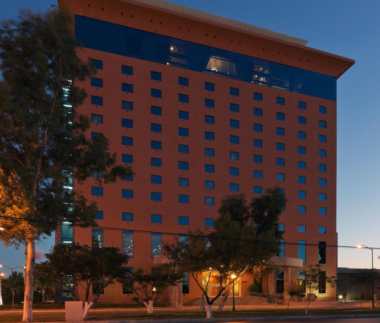 Best Western Plus Nuevo Laredo Inn & Suites エクステリア 写真
